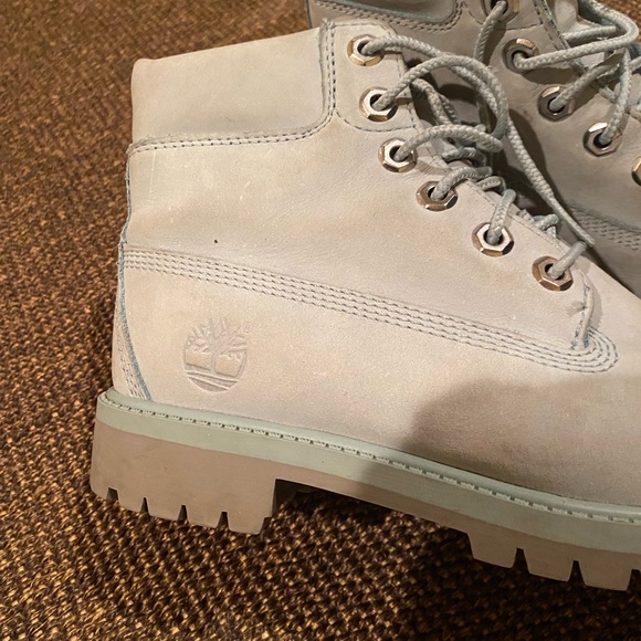 Timberland shoes for boys or girls, size 4. Color is light blue. Good condition - Picture 2 of 11